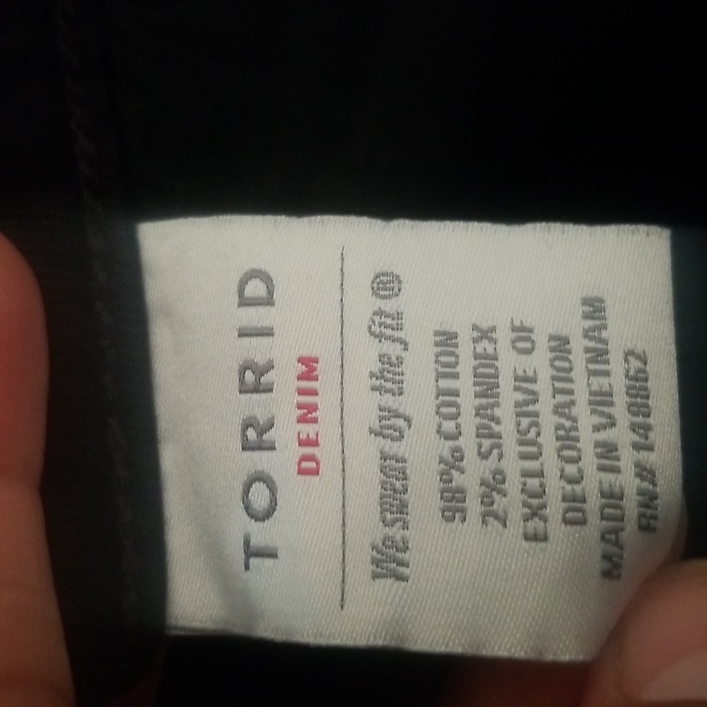 NWT Torrid Denim BLK Short W EMB - Picture 8 of 9